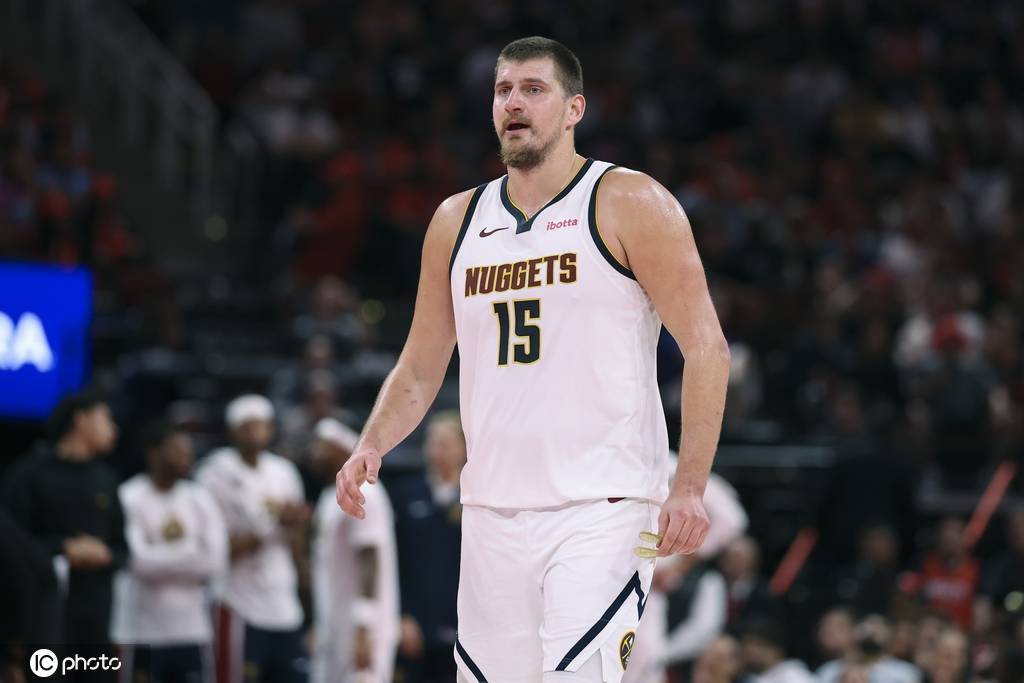 约基奇26+9+10布克24分 掘金客场大胜太阳